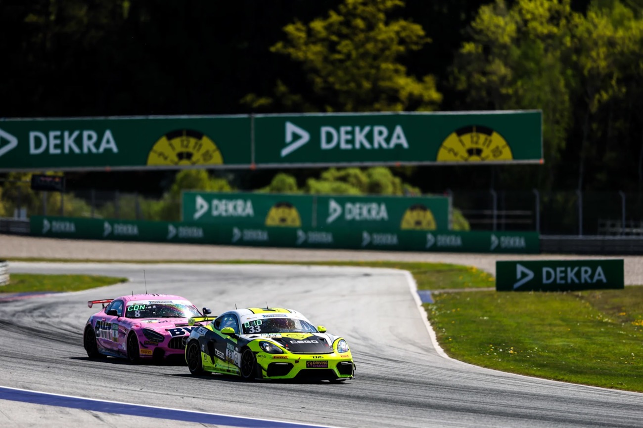 #33 foran en Mercedes-AMG på Red Bull Ring